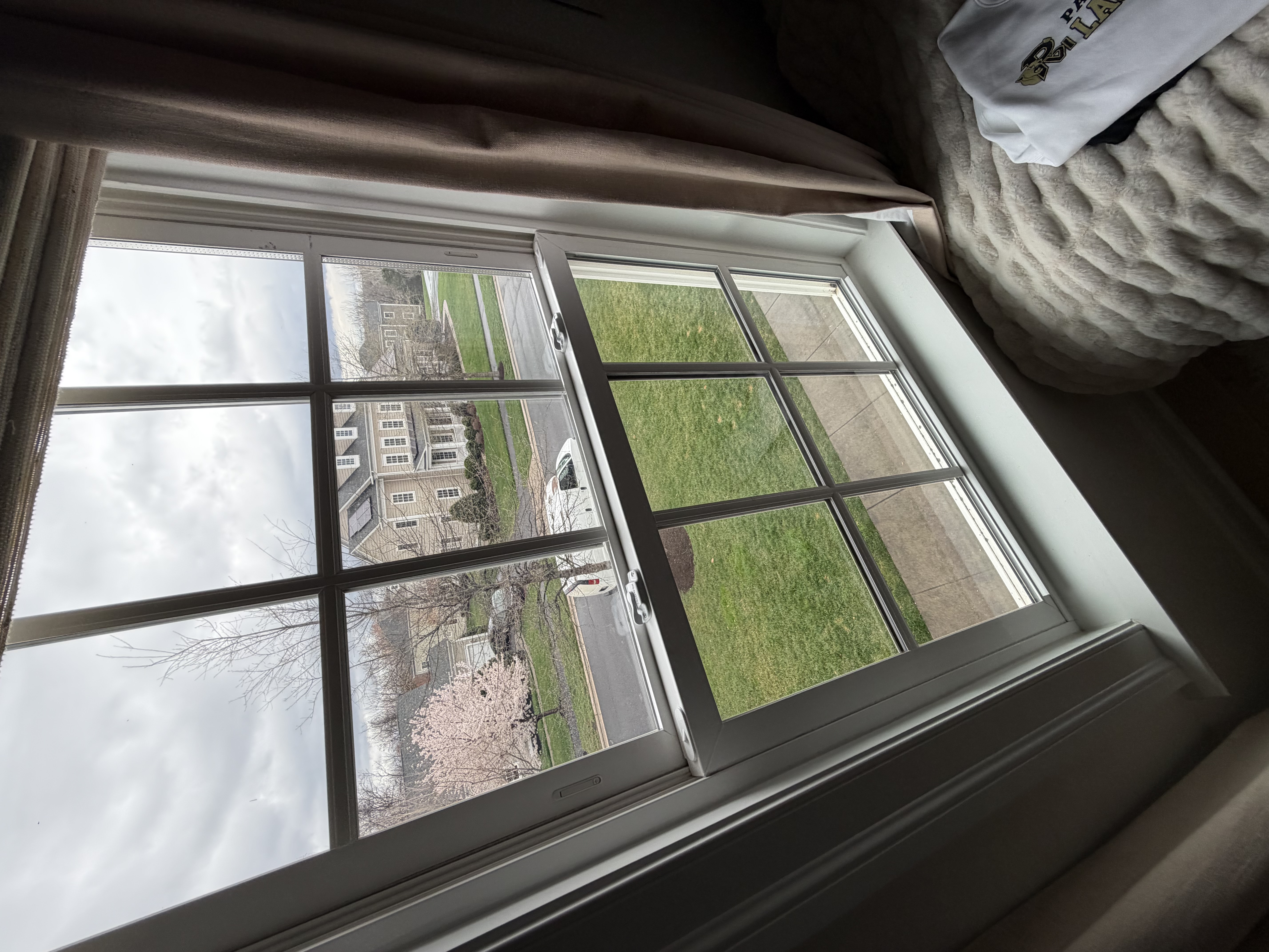 Room window glass replacement in residential home